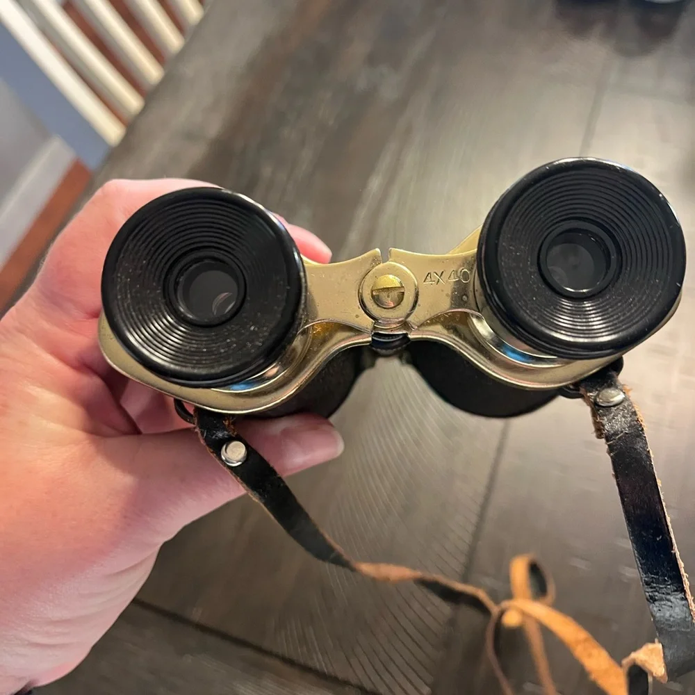 Vintage war era, unbranded 4x40 opera Theatre event binoculars with case